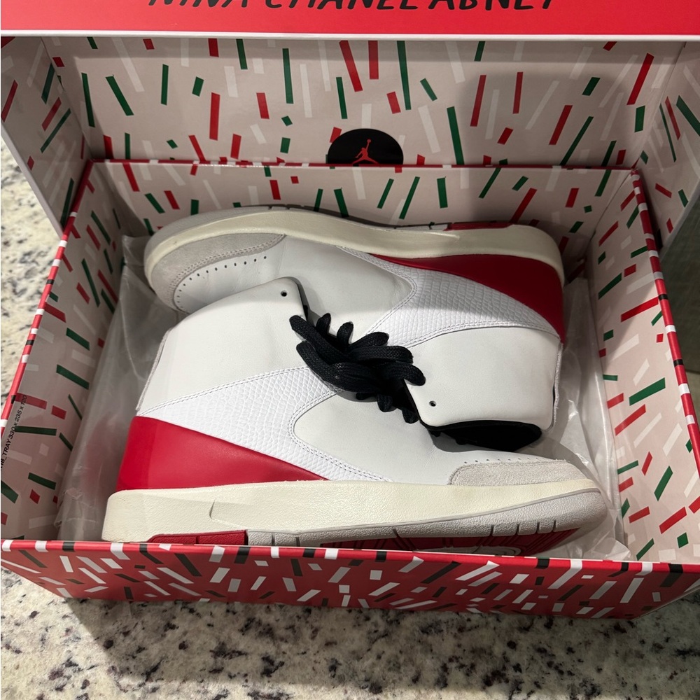 Jordan Retro SE Red and White Box